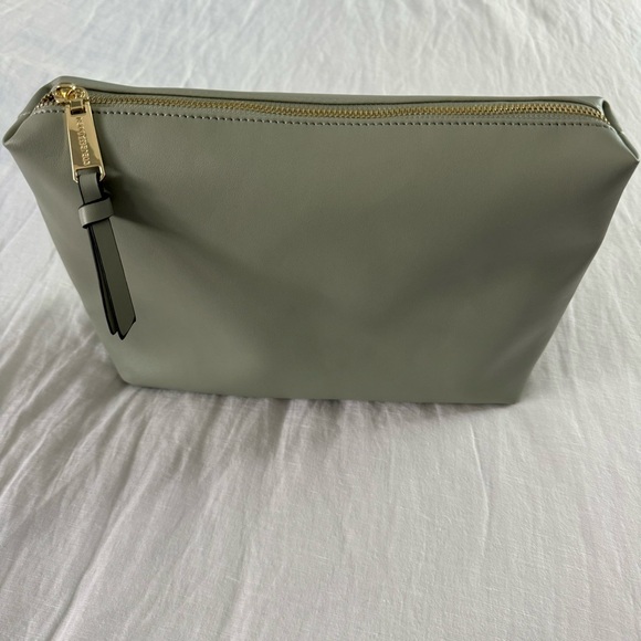 NEW Steve Madden large faux leather pouch - Picture 3 of 4